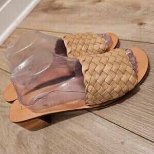NWOT Liberté Santorini Woven Leather Mules Size 10